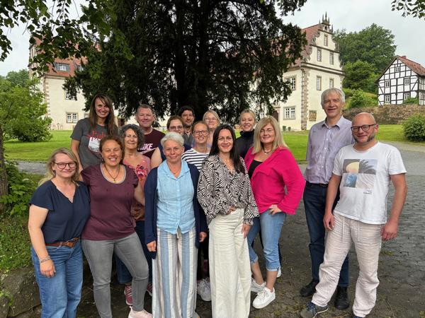 Ausbildung Kinaesthetics-TrainerIn Stufe 1 Bad Hersfeld 2024 - Herzlichen Glückwunsch - zum Abschluss der Kinaesthetics-TrainerInnen Ausbildung Stufe 1